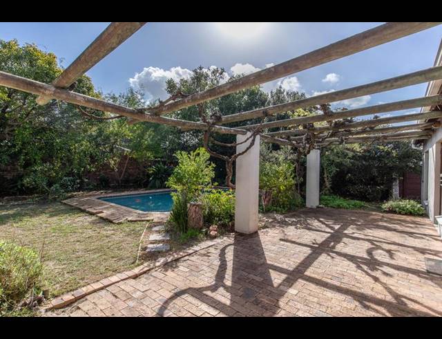 4 BEDROOM PROPERTY TO RENT IN CONSTANTIA